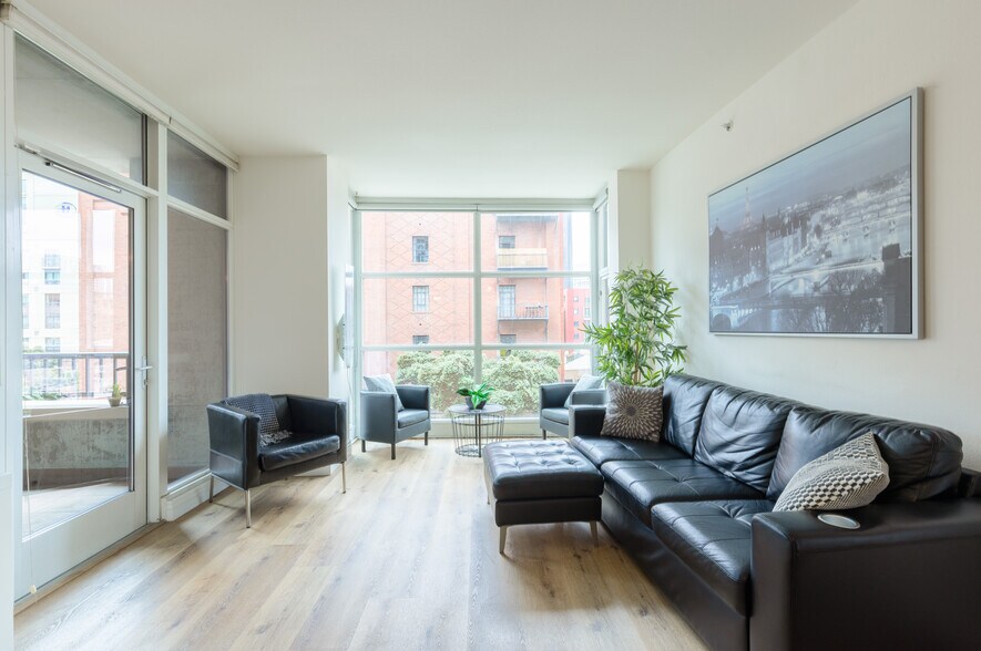 Building Photo - 530 K St