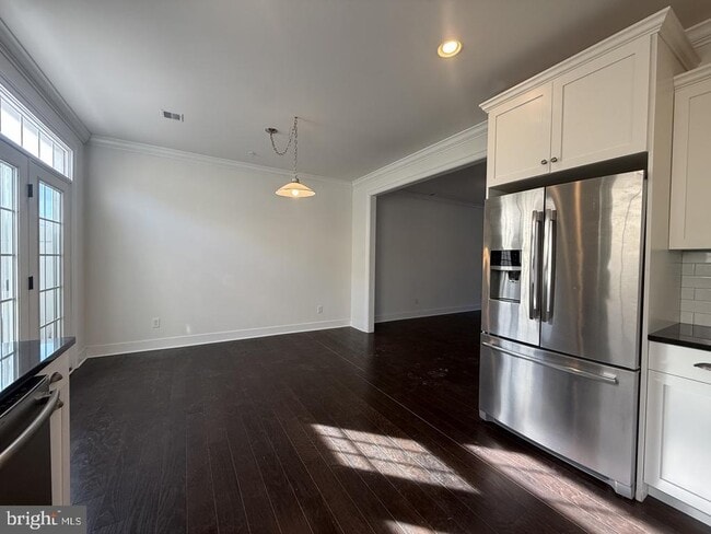 Building Photo - 602 D St