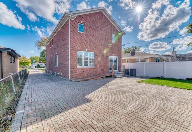 Building Photo - 4544 N Oriole Ave