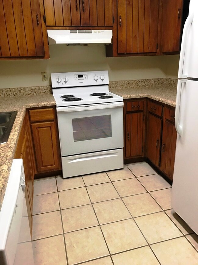 Building Photo - 406 Old Central Rd