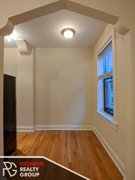 Building Photo - 618 W Patterson Ave