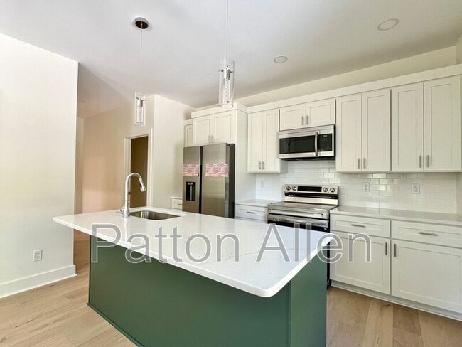 Building Photo - 10 Deaver Park Cir