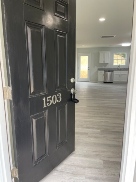 Building Photo - 1503 Larkin St