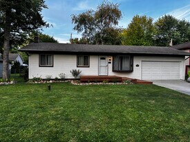 Building Photo - 3589 Knollview Ave