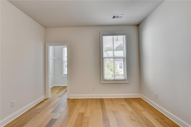 Building Photo - 341 Bailey Walk