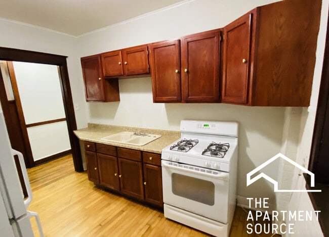 Building Photo - 4040 W Dickens Ave