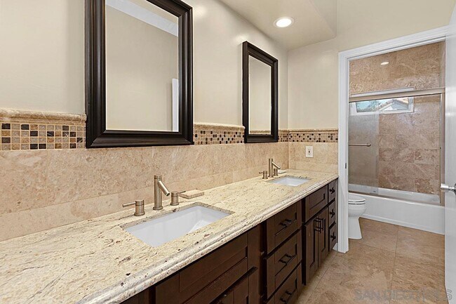 Building Photo - 927 Tingley Ln