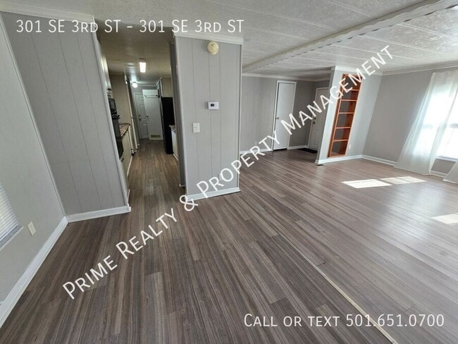 Building Photo - 301 SE 3rd St