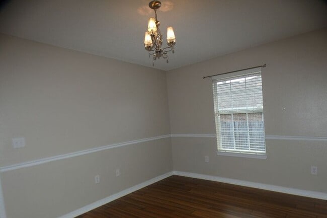 Building Photo - 4766 Thousand Oaks Blvd