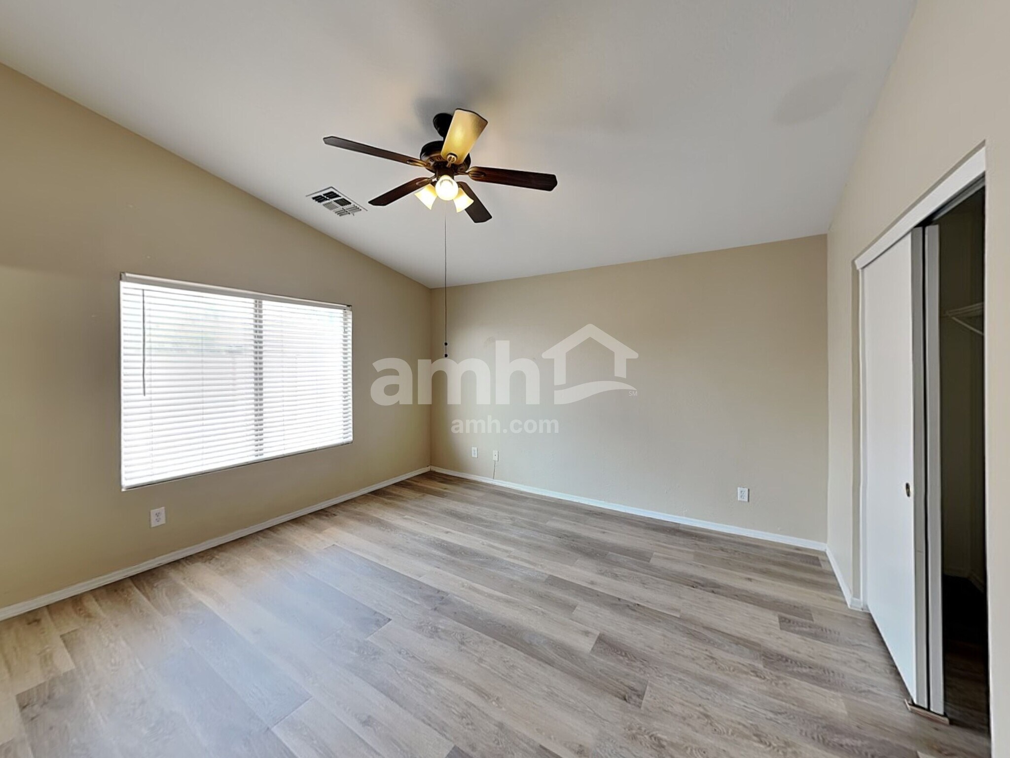 Building Photo - 9029 W Avalon Dr