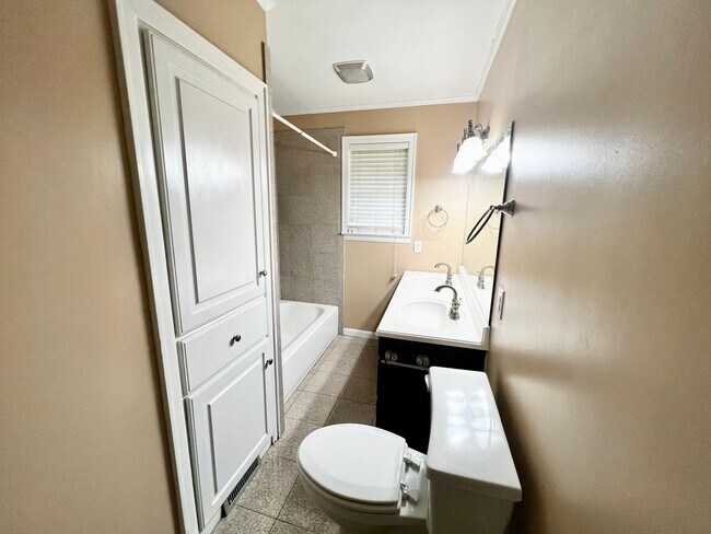 Building Photo - 107 Woodland Cir