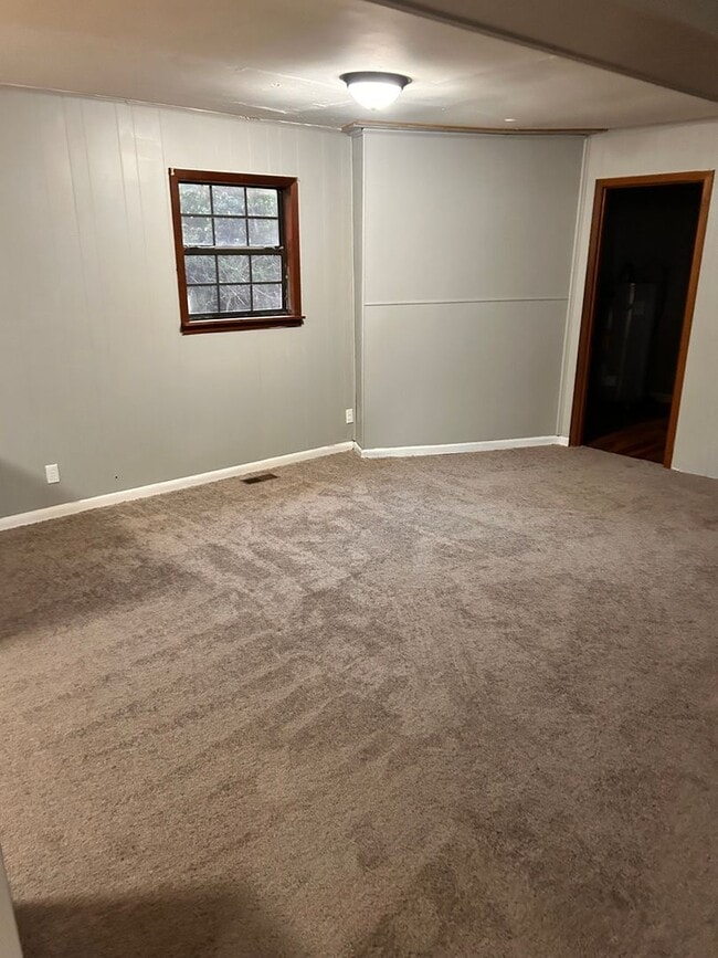 Building Photo - 2 bedroom, 1.5 bath home for $1200 monthly