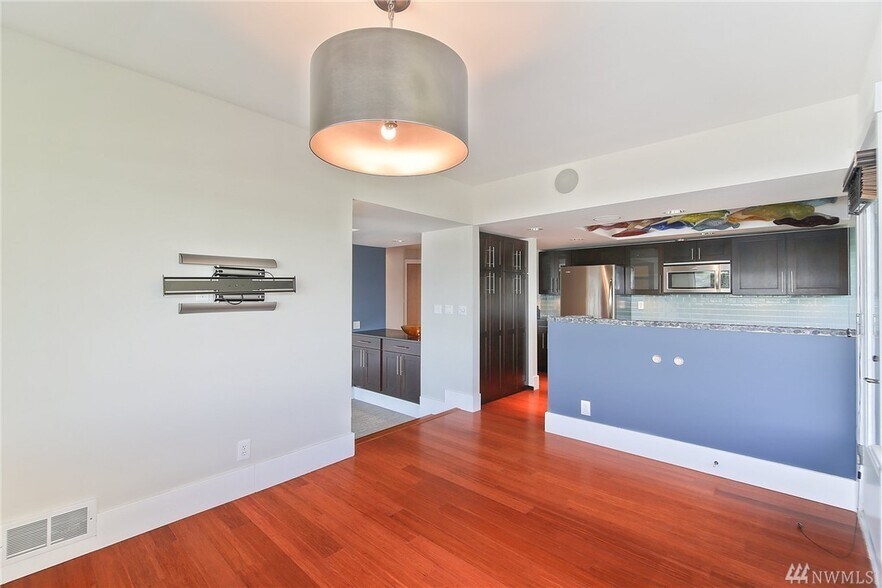 Dining 1 - 1740 Aurora Ave N