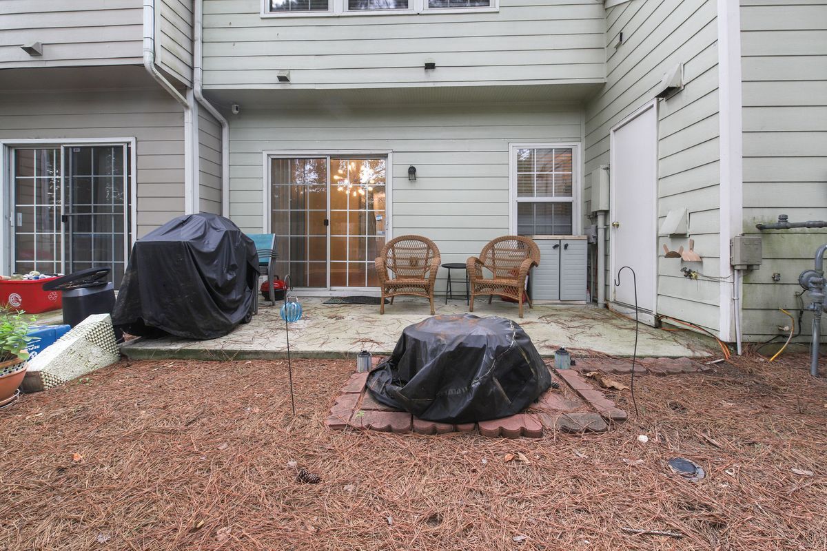 Building Photo - 4084 Howell Park Rd