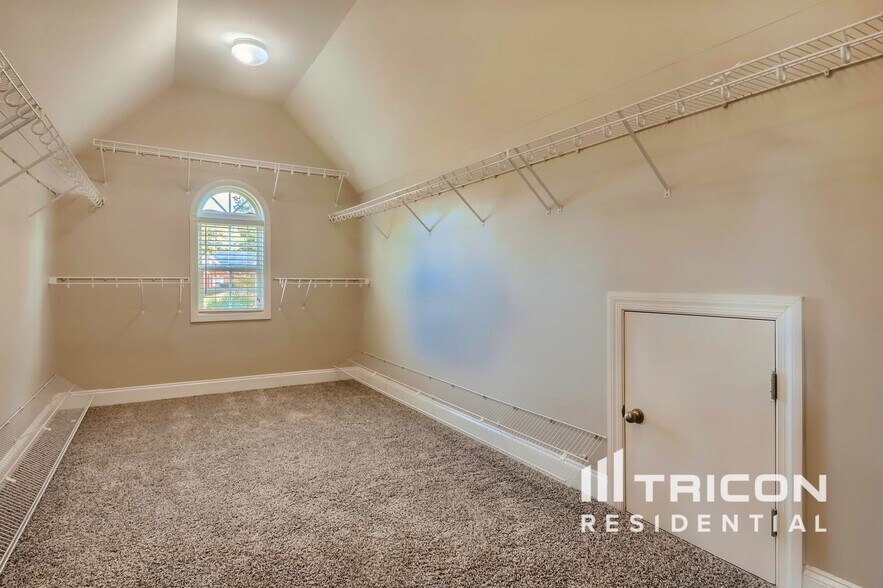 Building Photo - 3620 Little Spring Dr