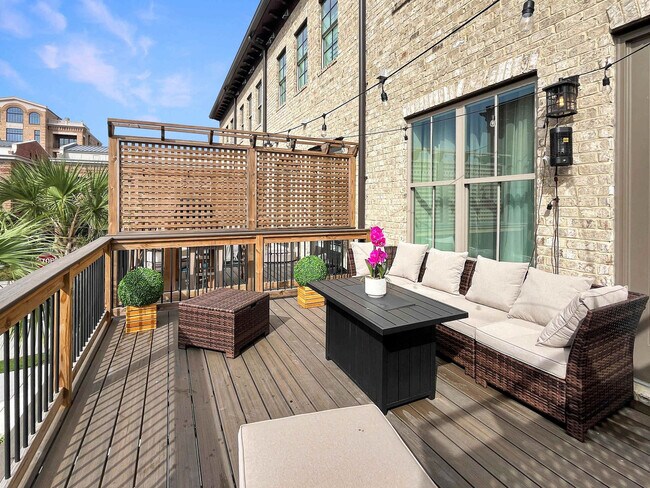 Building Photo - 401 Upper E Ave