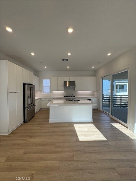 Building Photo - 436 Loon