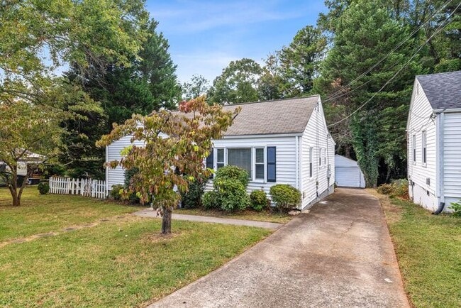 Building Photo - Updated Home- Near State Street! LR, DR, J...