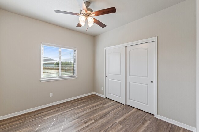 Building Photo - 604 Parkfield Ln