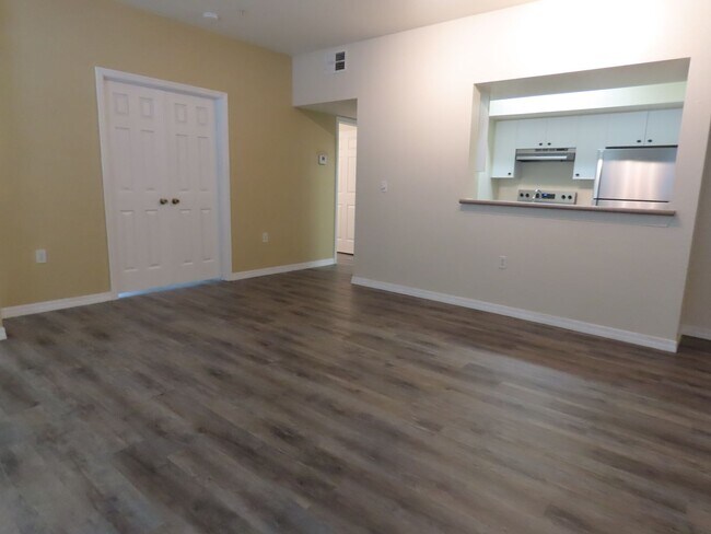 Building Photo - Orlando Park Central Gated Resort Style Co...