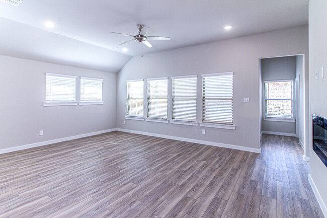 Building Photo - 5403 Big Thicket Ln