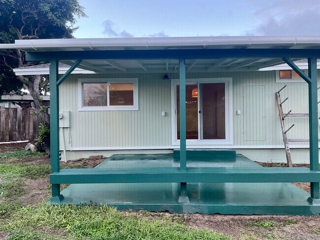 Building Photo - Beautiful, Bright & Airy Beach House--3Bed...