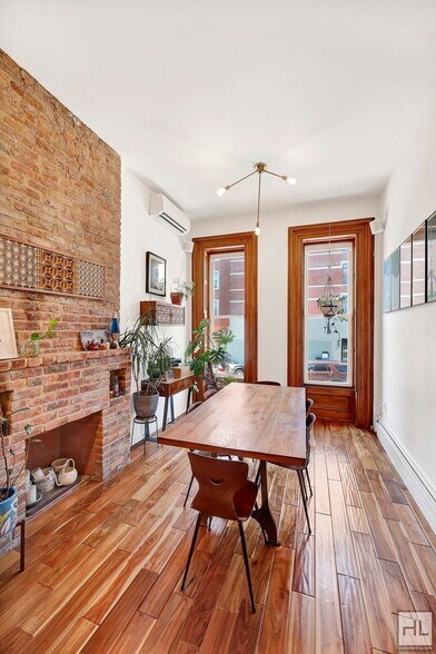 Building Photo - 272 Putnam Ave