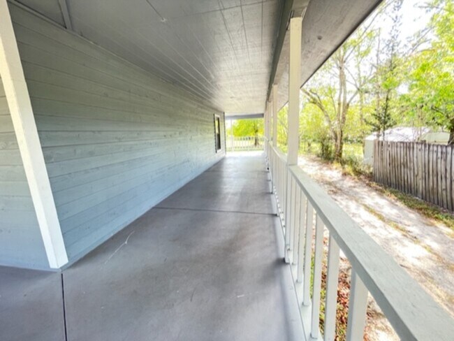 Building Photo - 9332 Trevarthon Rd