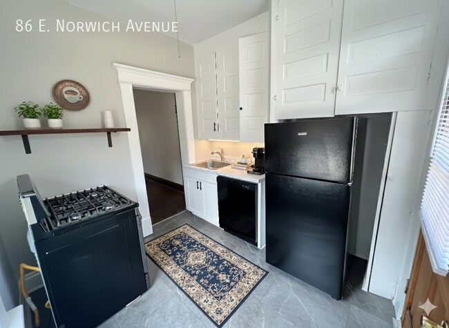 Building Photo - 86 E Norwich Ave