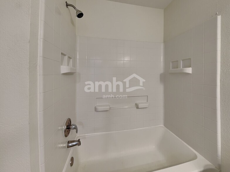 Building Photo - 26139 Flinton Dr