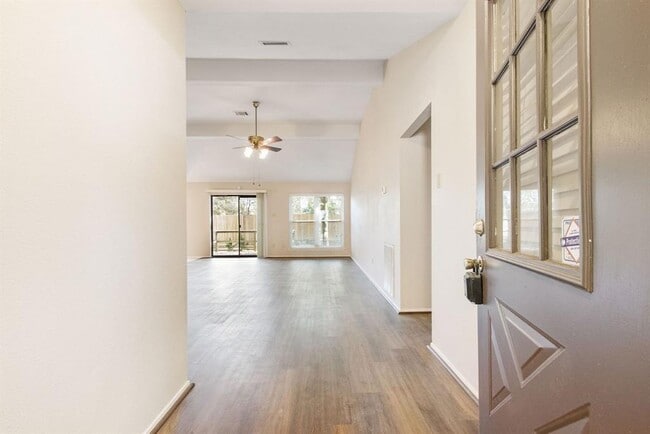 Building Photo - 108 N Deerfoot Cir