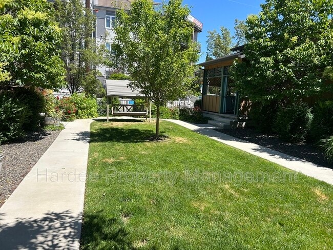 Building Photo - 4315 N Adams St