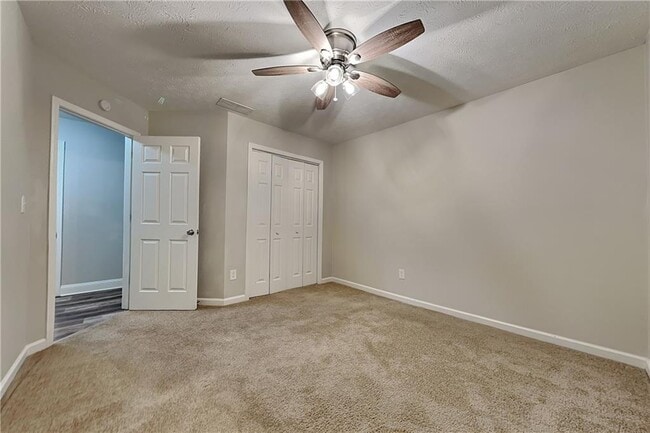 Building Photo - 3564 Saddlebrook Dr