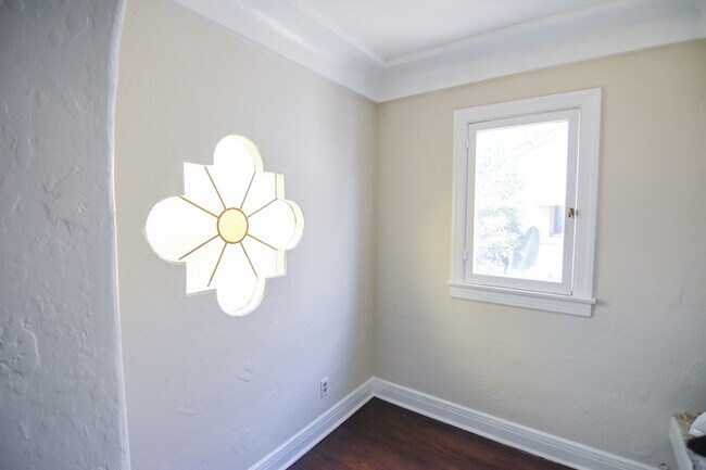 bonus room - 1242 Stearns Dr
