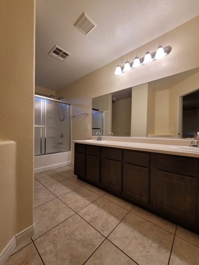 Building Photo - 8123 W Making Memories Pl
