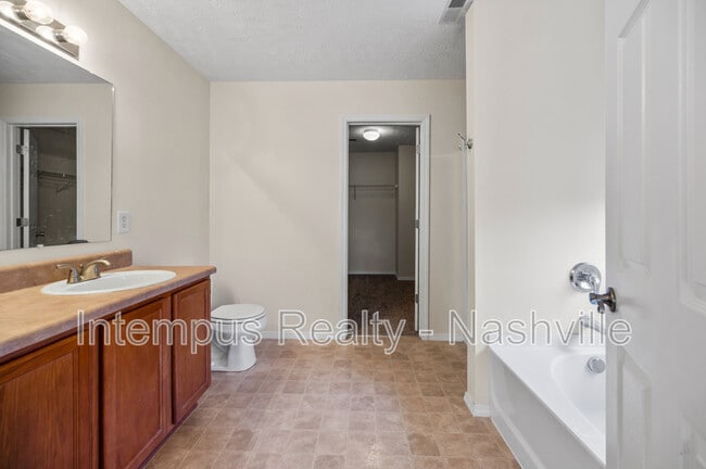 Building Photo - 3236 Woodpoint Dr