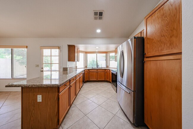 Building Photo - Welcome to this stunning 4-bedroom, 2-bath...
