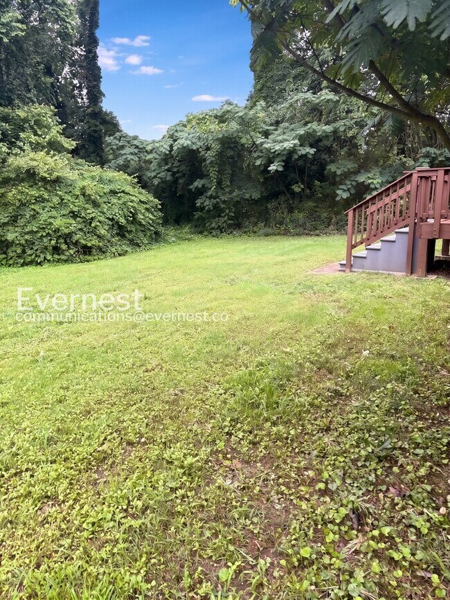Building Photo - 3-Bed/1.5-Bath Modern Upgrades/ Pet Friendly/Available Now!
