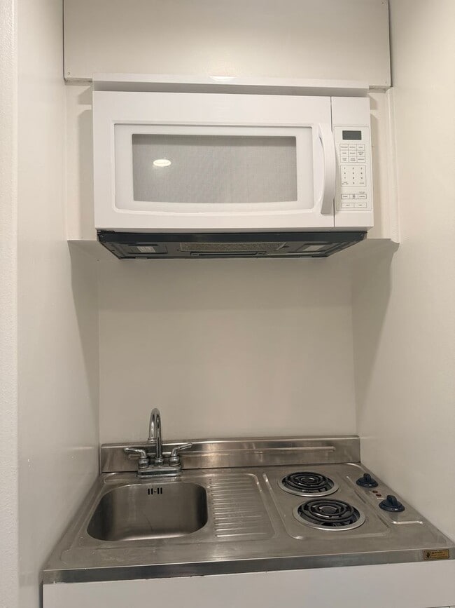 Interior Photo - 917 N. Sierra Bonita Ave