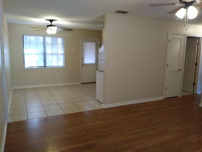 Building Photo - 1602 Carolwood Ct