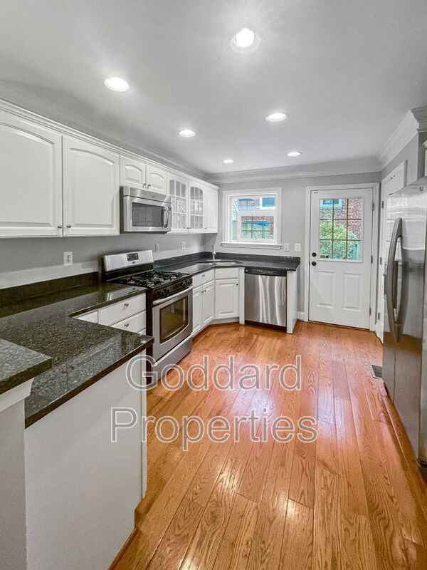 Building Photo - 511 S Chester St