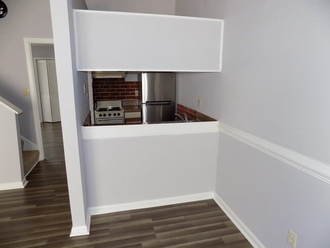 Building Photo - HAMPTON CLUB