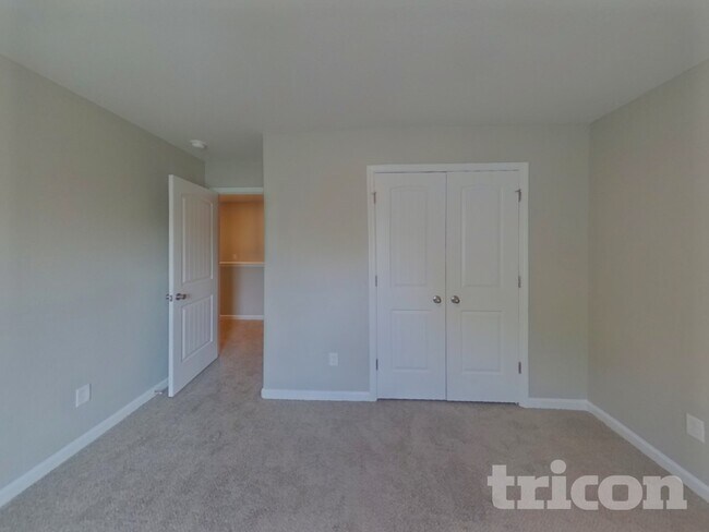 Building Photo - 2124 Southlea Dr