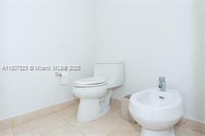Building Photo - 16275 Collins Ave