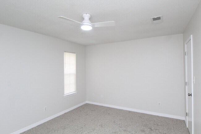 Building Photo - 3BR/2BA Brick Home in Southwest Pensacola ...