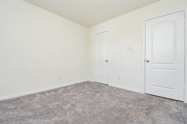 Building Photo - 15102 Darbydale Dr