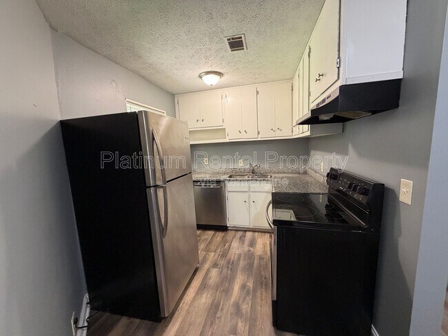 Building Photo - 1512 Waverly Way