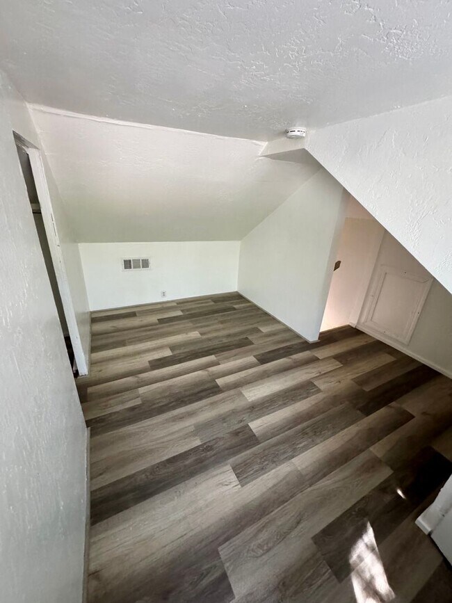 Building Photo - Charming Country Retreat Surrounded by Orc...