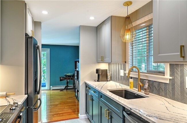 Building Photo - 28 Marigold Cir