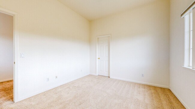 Building Photo - Desirable Skyhawk 3 bedroom Tri-Level Single Family